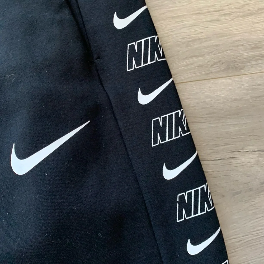 Nike Joggers Size Small 27 Inch Inseam - Picture 2 of 7